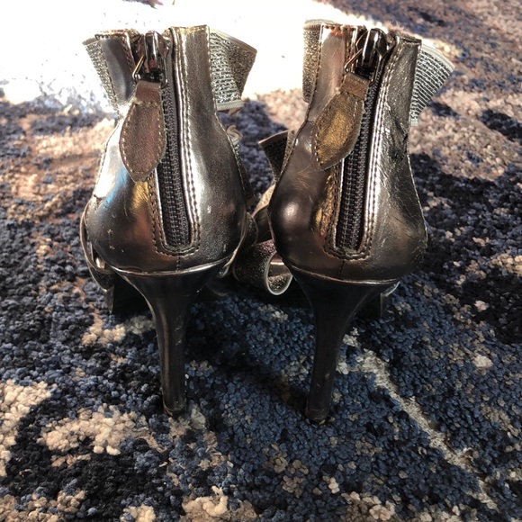 Le Chateau Criss Cross Heels - Picture 4 of 6